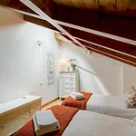 Snug Nest * كومو