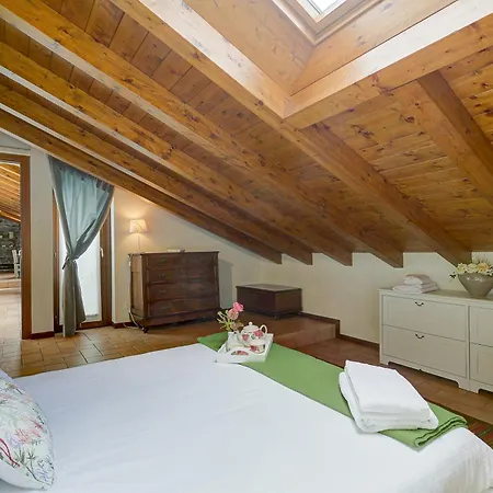 Snug Nest * Como