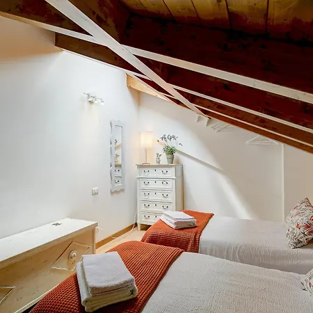 Snug Nest * Como